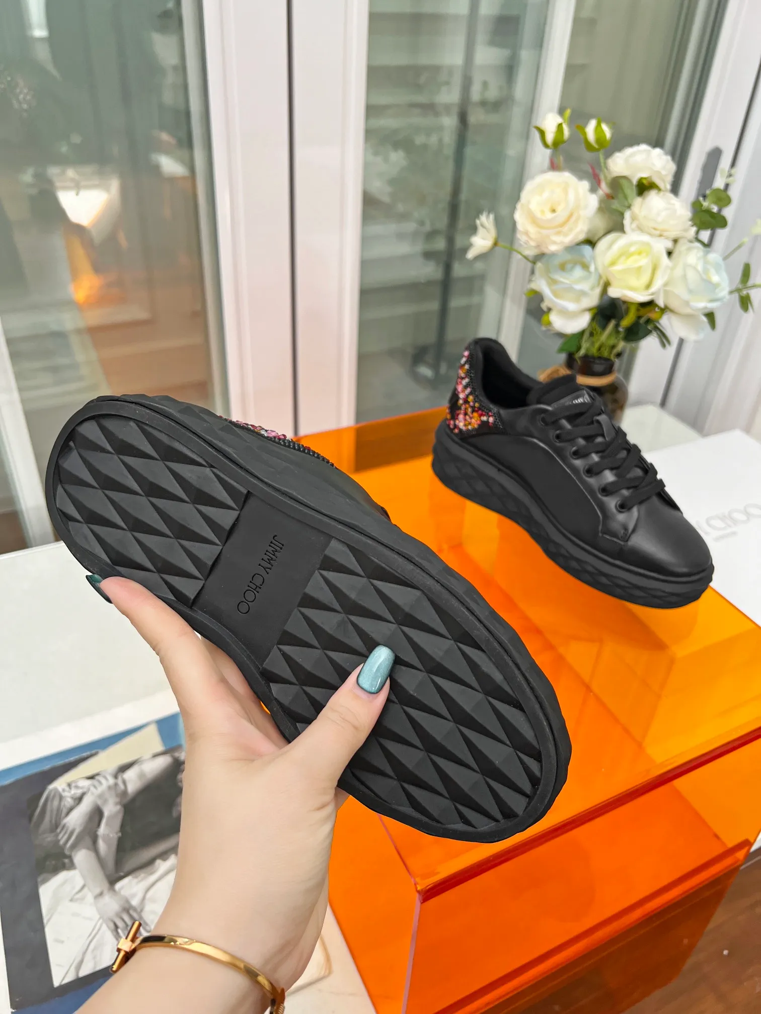 👟👟Ex-factory price 640👟👟 (hot tail diamond) Jimmy choo Jimmy Choo 2024 spring and summer Jc new Diamond New sneaker series 🔥The upper is made of original customized cowhide leather spliced with breathable Lycra embellished with Swarovski crystal diamonds to enjoy the brand's luxury and trend 💥The soles are made of brand elements to resist diamond multi-faceted cutting and have a full three-dimensional feel 🎵The soles are gradually thinner and thicker, and the design makes them more comfortable without any visual pressure 🌹A Diamond sneaker that is fashionable, comfortable, versatile and luxurious is worth owning🧚‍♀️ Fabric: Original imported top layer 🐂 cowhide Lining: Original Lycra breathable lining Feet: Original injection molded 🐑 Sheepskin Outsole: Original glass glue combined sole Size: 34-41 (customized size 34.41 is non-refundable)